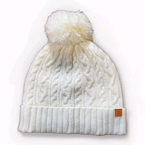 Classic Northern Classic Cable Knit Pom Pom Hat in Winter White